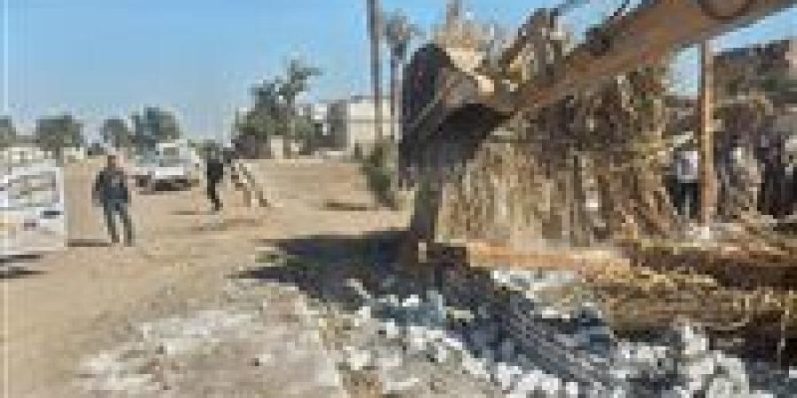 محافظ أسيوط: استرداد 97 فدان و1008 متر مربع من أملاك الدولة خلال إزالة 24 حالة تعدي ضمن المرحلة الثالثة من الموجة 27 - تواصل نيوز