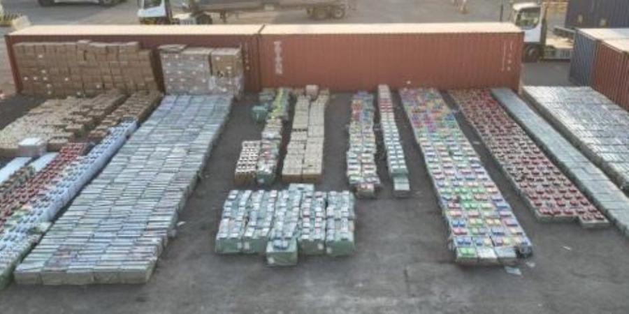 إحباط محاولة جلب كميات كبيرة من الألعاب النارية وأجهزة اتصال لاسلكية ومنشطات داخل حاويتين - تواصل نيوز