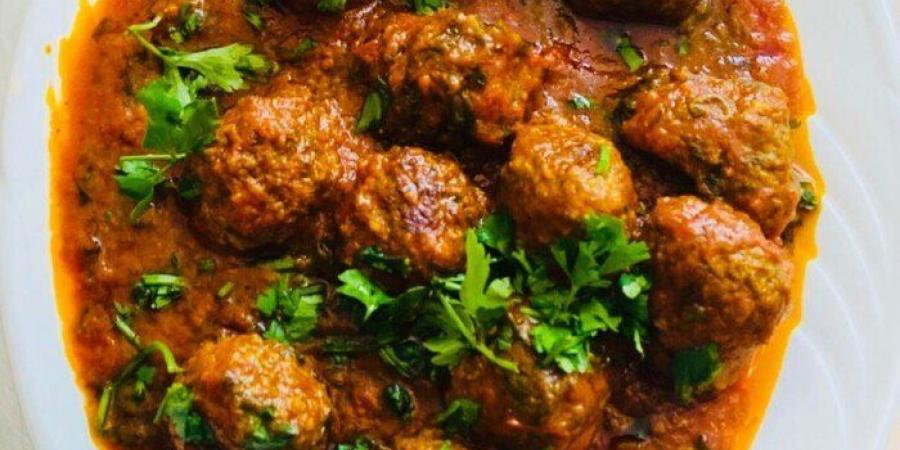 أكلة شعبية بمذاق رائع.. طريقة عمل كفتة بالصلصة والبطاطس - تواصل نيوز