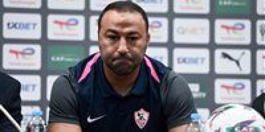 أحمد عبد الرؤوف يحاضر لاعبي الزمالك قبل مواجهة كايزر تشيفز في الكونفيدرالية - تواصل نيوز