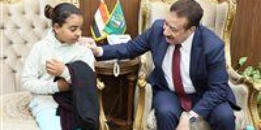 محافظ المنوفية يلتقي أسرة حسن "شهيد الشهامة" - تواصل نيوز