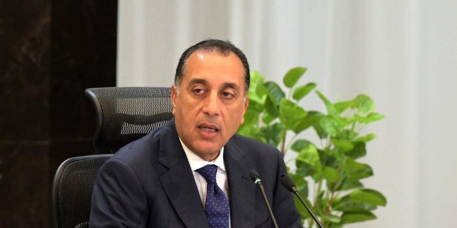 رئيس الوزراء يتابع الموقف التنفيذي لتطوير المناطق المحيطة بهضبة الأهرامات - تواصل نيوز