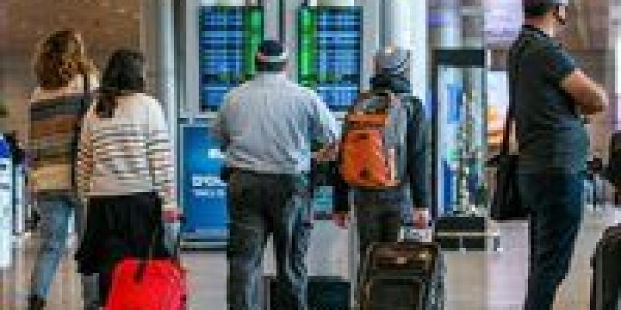 طوابير غير مسبوقة أمام سفارة البرتغال في تل أبيب.. هل يبدأ نزيف الهجرة من إسرائيل؟ - تواصل نيوز