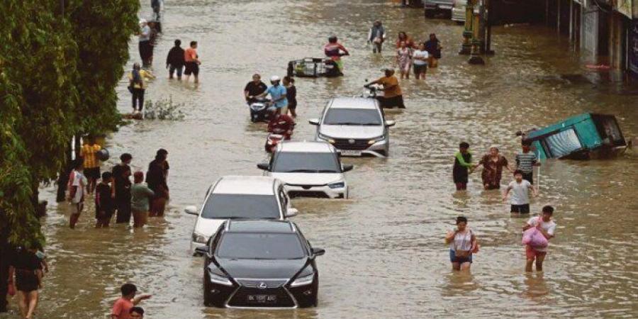 ارتفاع حصيلة ضحايا الفيضانات في إندونيسيا إلى 417 شخصًا - تواصل نيوز