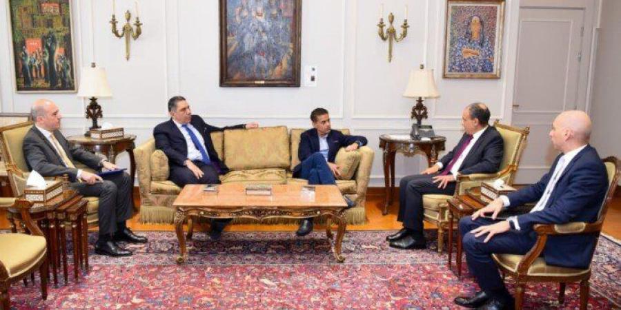 وزير الخارجية يستعرض في لقاء مع الإعلامي الأمريكي «فريد زكريا» جهود مصر لدعم الأمن والاستقرار بالمنطقة - تواصل نيوز