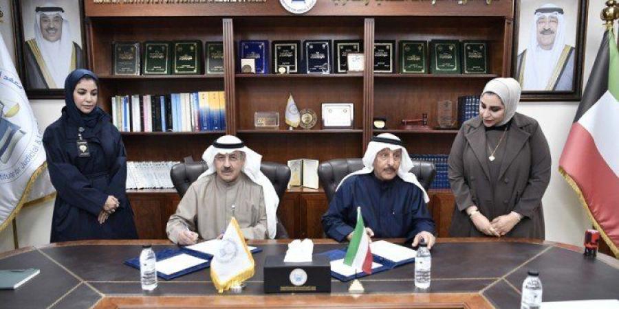 توقيع مذكرة تفاهم بين معهد الكويت للدراسات القضائية والهلال الأحمر - تواصل نيوز