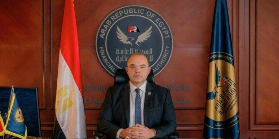 رئيس الوزراء يصدر قرارًا بتعيين ثلاثة مساعدين لرئيس الهيئة العامة للرقابة المالية - تواصل نيوز