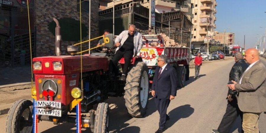 محافظ الدقهلية يصادر جرار زراعي لإلقاء مخلفات الهدم على الطريق العام بالسنبلاوين - تواصل نيوز