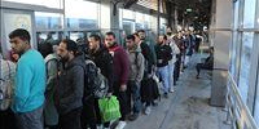 صور.. إقبال كثيف على الأتوبيس الترددي BRT بالطريق الدائري - تواصل نيوز