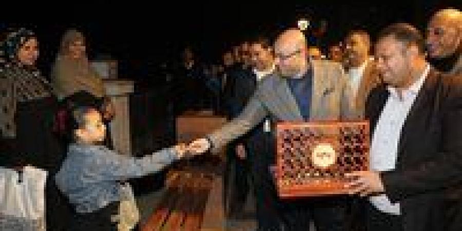 محافظ بني سويف يتفقد الممشى السياحي ويهنئ المواطنين برأس السنة الميلادية - تواصل نيوز