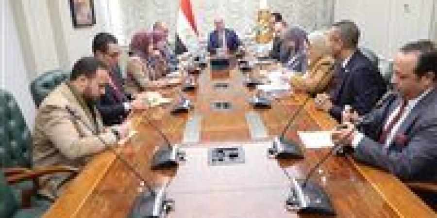 «من الورقي إلى الرقمي».. وزير العمل والاتصالات يبحثان إطلاق خدمات الوزارة إلكترونيًا على بوابة مصر الرقمية - تواصل نيوز