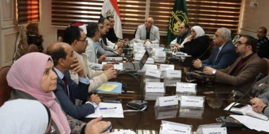 محافظ القليوبية يبحث إجراءات تحويل قرية "القلج" وتوابعها بمركز الخانكة إلى مدينة مستقلة - تواصل نيوز