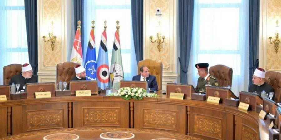 الرئيس السيسي يشهد اختبارات كشف الهيئة لحاملي درجة الدكتوراه من دعاة وزارة الأوقاف بالأكاديمية العسكرية - تواصل نيوز
