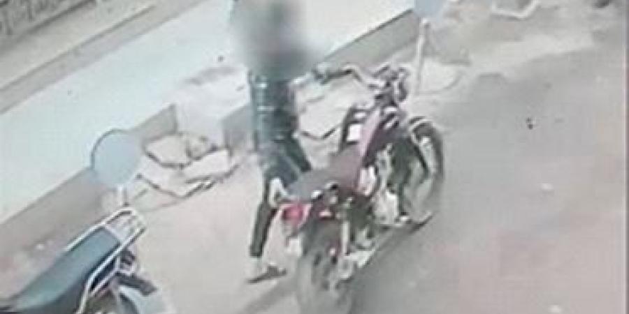 الداخلية تضبط المتهم بسرقة دراجة نارية في المنيا - تواصل نيوز