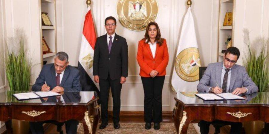 رئيس جامعة بنها يشهد برتوكول تعاون بين مركز سقارة للتدريب وكلية التجارة لإعداد كوادر المحليات - تواصل نيوز