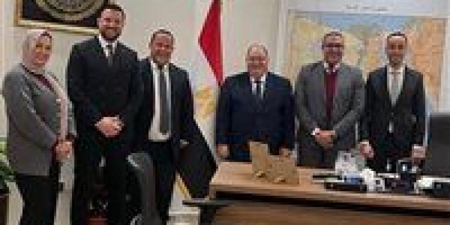 القنصل المصري بالرياض : إطلاق عدة مبادرات بالتعاون مع اتحاد شباب المصريين بالخارج لخدمة أبناء الجالية - تواصل نيوز