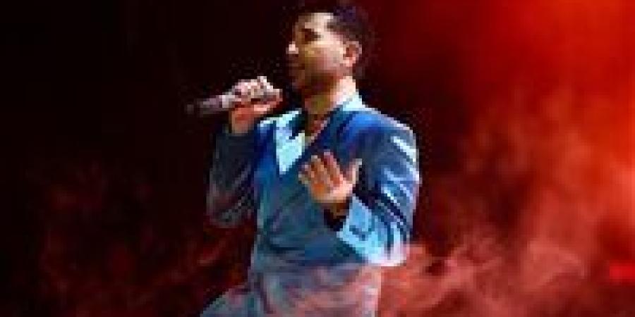 تحت شعار كامل العدد.. أحمد سعد يشعل حفل الشارقة - تواصل نيوز