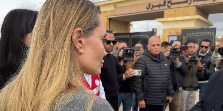 أنجلينا جولي تزور معبر رفح للاطلاع على أوضاع المصابين الفلسطينيين - تواصل نيوز