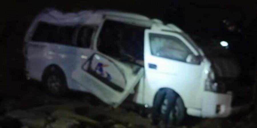 بينهم طفلين.. إصابة 12 شخصاً في انقلاب ميكروباص بصحراوي المنيا - تواصل نيوز