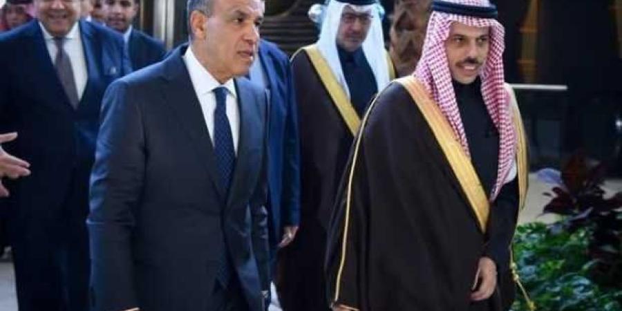 وزير الخارجية يؤكد لنظيره السعودى أهمية التوصل لتسوية سياسية شاملة عبر حوار يمني- يمني - تواصل نيوز
