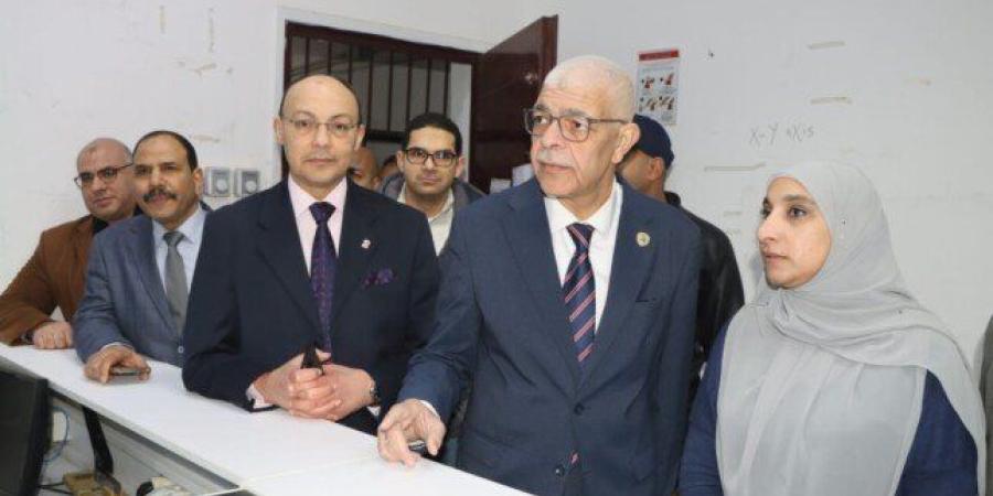 رئيس جامعة المنوفية يتابع انتظام العمل ومستوى الخدمات الصيدلانية بالمستشفيات الجامعية - تواصل نيوز