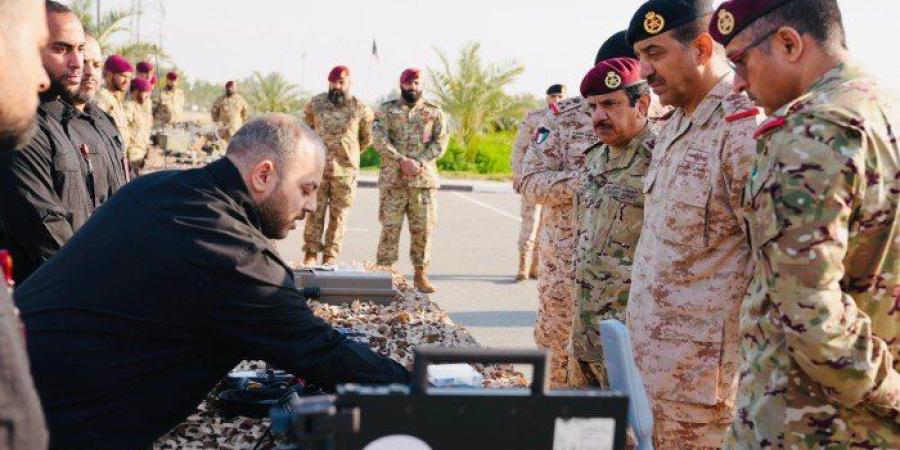 رئيس الأركان العامة للجيش الكويتي يتفقد الحرس الأميري - تواصل نيوز