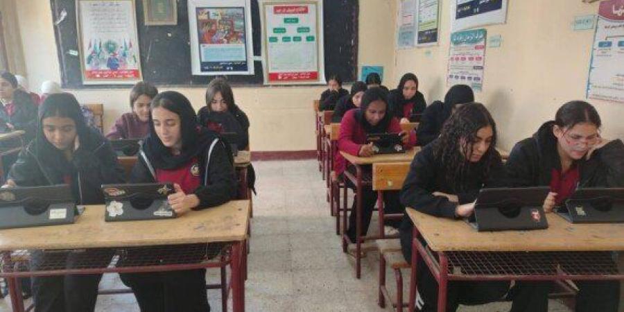 ضبط طالب يؤدي الامتحان مكان آخر في الشهادة الإعدادية بالمنوفية - تواصل نيوز