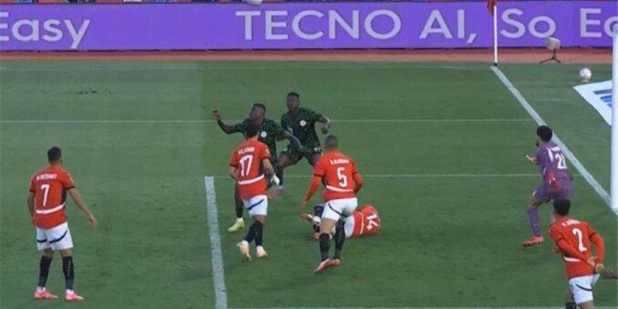 التعادل السلبي يحسم نتيجة الشوط الأول بين مصر ونيجيريا في كأس أمم إفريقيا 2025 - تواصل نيوز