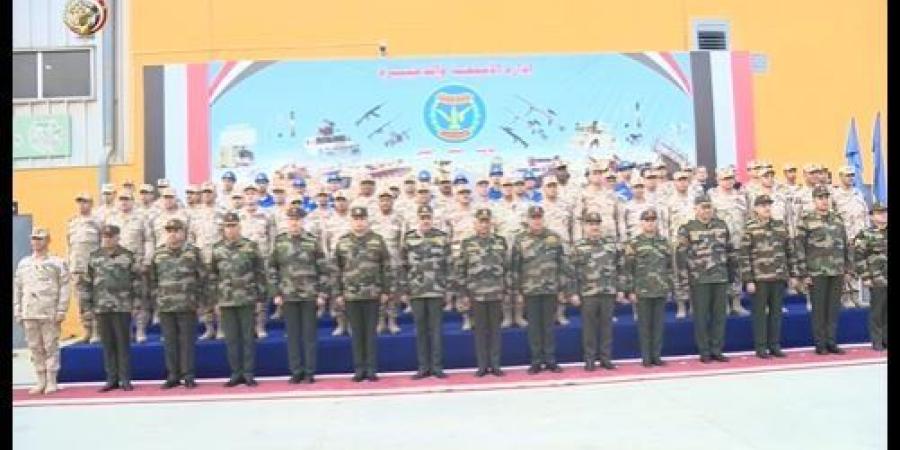 وزير الدفاع والإنتاج الحربي يتفقد أحدث منظومات التأمين الفني والإصلاح بالورش الرئيسية للأسلحة - تواصل نيوز