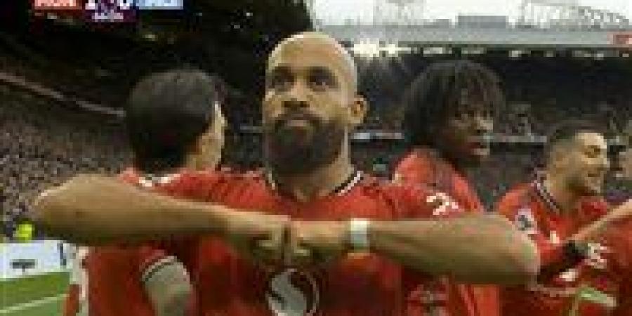 مان يونايتد ضد مان سيتي.. برايان مبومو يسجل الهدف الأول لـ مان يونايتد أمام مان سيتي في الدوري الإنجليزي - تواصل نيوز