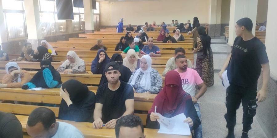 طلاب الشهادة الإعدادية يبدأون امتحانات المواد الدراسية الأساسية للترم الأول - تواصل نيوز