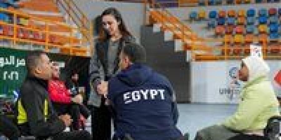هادية حسني تطمئن على اللاعبين وتتابع منافسات بطولة مصر الدولية للريشة الطائرة - تواصل نيوز