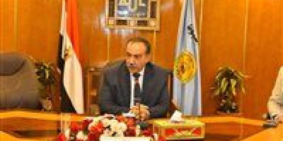 محافظ أسيوط يؤكد انتظام امتحانات الشهادة الإعدادية و78 ألفًا و508 طلاب يؤدون الامتحان داخل 264 لجنة - تواصل نيوز