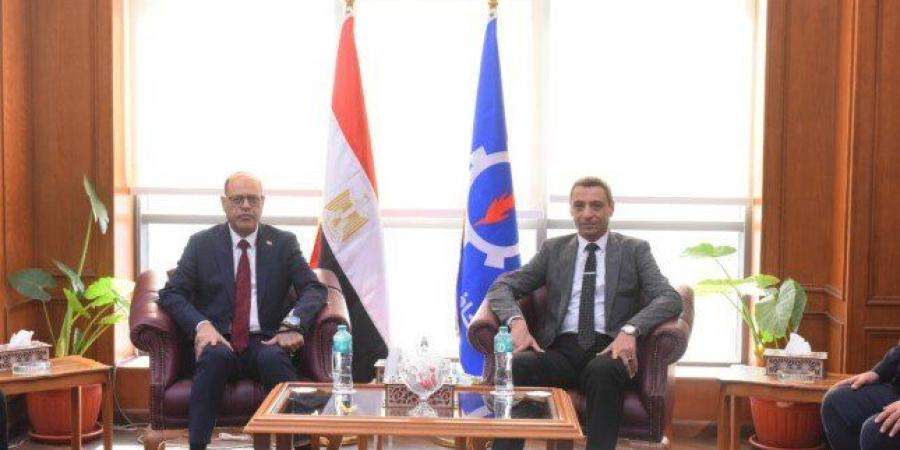 وزير العمل ومحافظ السويس يفتتحان الملتقى التوظيفي لتوفير 1700 فرصة للشباب - تواصل نيوز