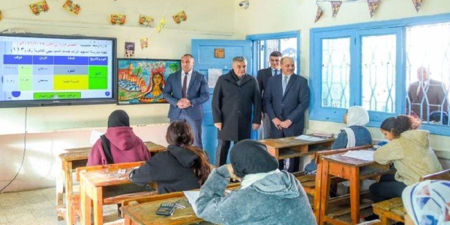 محافظ الإسكندرية يتفقد لجان امتحانات الشهادة الإعدادية ويوجه بتوفير بيئة آمنة للطلاب - تواصل نيوز