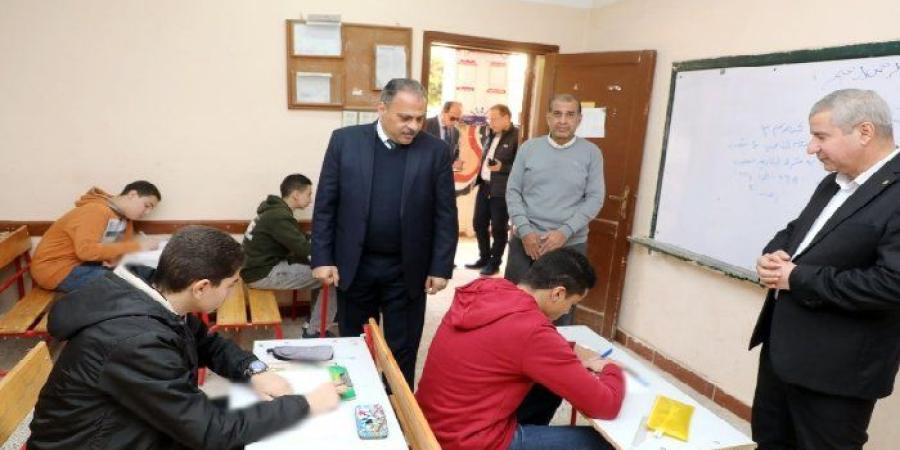 محافظ الشرقية يتفقد لجان امتحانات الفصل الدراسي الأول للشهادة الإعدادية - تواصل نيوز