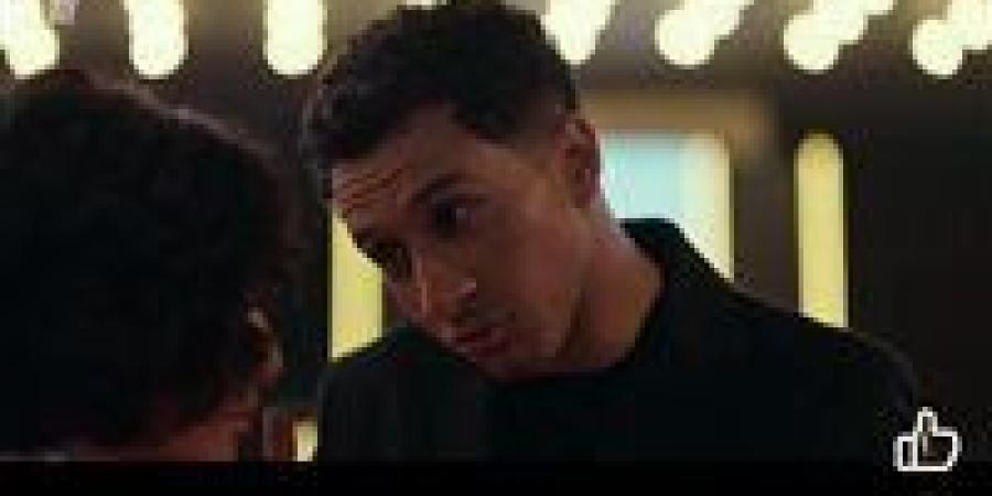 ملخص أحداث مسلسل بطل العالم الحلقة الأولى .. مطارادات وأزمات تلاحق عصام عمر - تواصل نيوز