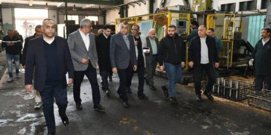 وزير الإنتاج الحربي يتفقد خطوط الإنتاج بشركة حلوان للصناعات الهندسية - تواصل نيوز