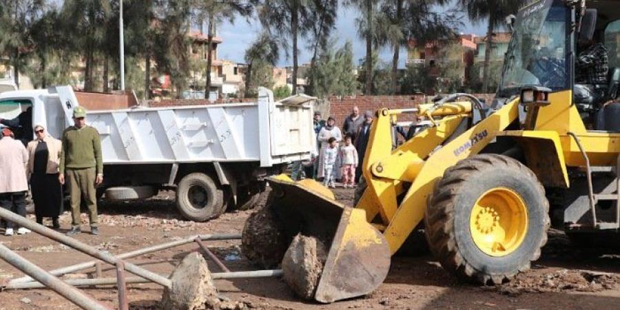 محافظ كفرالشيخ يتابع تنفيذ الموجة الـ 28 لإزالة التعديات على أملاك الدولة بمركز بيلا - تواصل نيوز