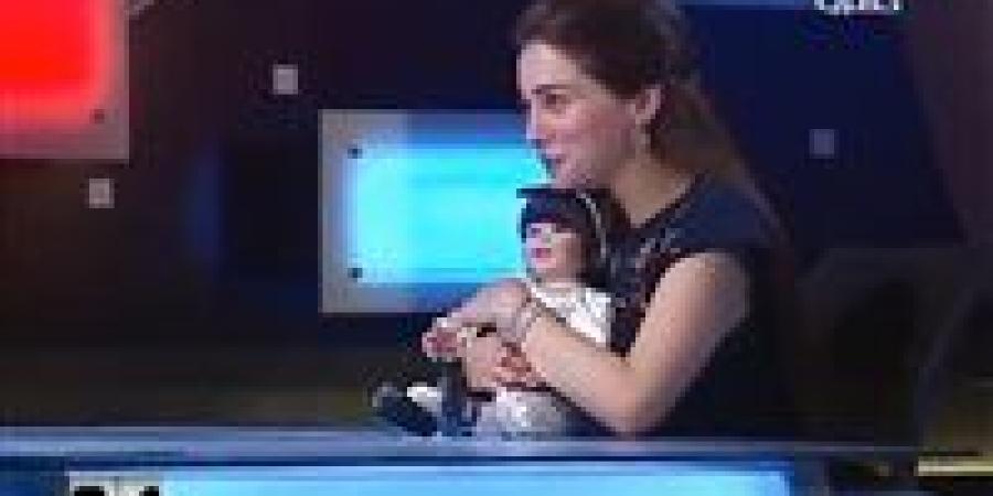 بلبسها وبتكلم معاها.. حكاية دمية تعوض مي عز الدين عن الأمومة - تواصل نيوز