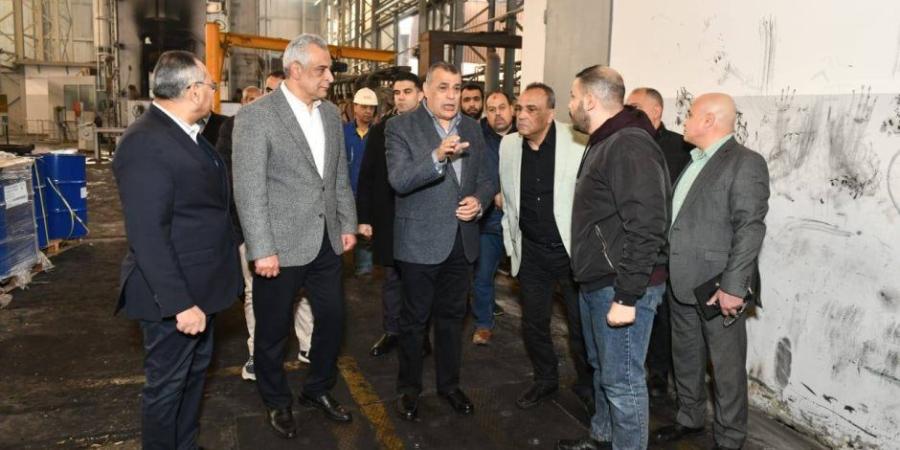 وزير الدولة للإنتاج الحربي يتفقد خطوط الإنتاج بشركة حلوان للصناعات الهندسية «مصنع 99 الحربي» - تواصل نيوز