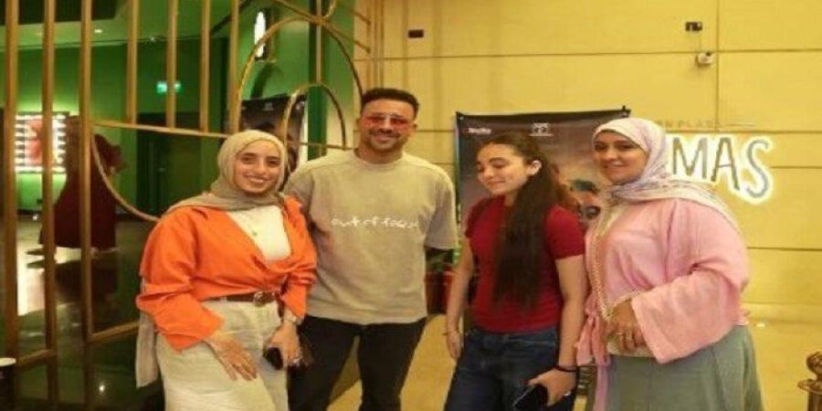 أحمد داود يحتفل مع جمهور الإسكندرية بعرض فيلم إذما (فيديو) - تواصل نيوز