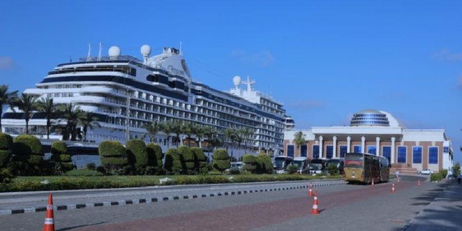 على متنها 1246 راكبًا.. ميناء الإسكندرية يستقبل السفينة السياحية Seven Seas Grandeur - تواصل نيوز