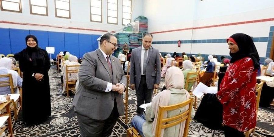 رئيس جامعة كفر الشيخ يتابع امتحانات كلية علوم الرياضة ويجري حوارا مع الطلاب - تواصل نيوز