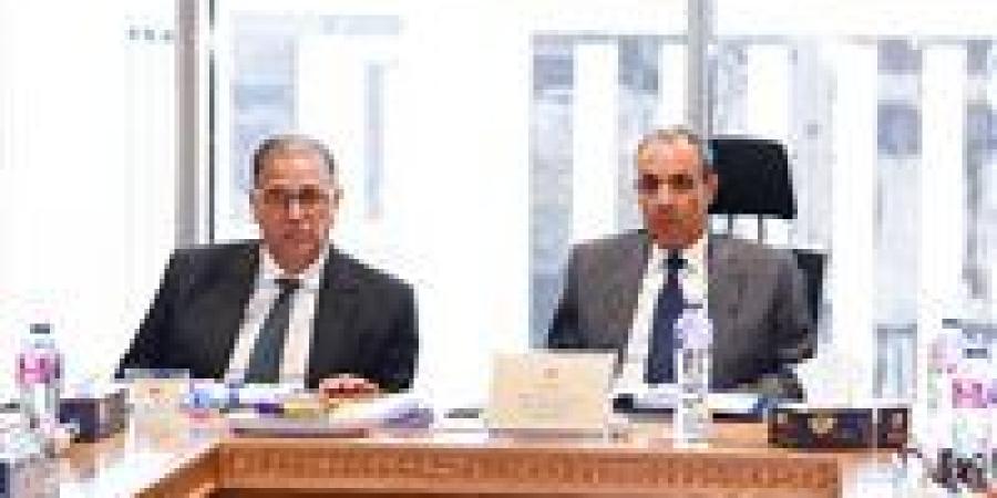 وزير الخارجية يشارك في الاختبار الشفوي للمتقدمين لمسابقة التعيين بوزارة الخارجية|صور - تواصل نيوز
