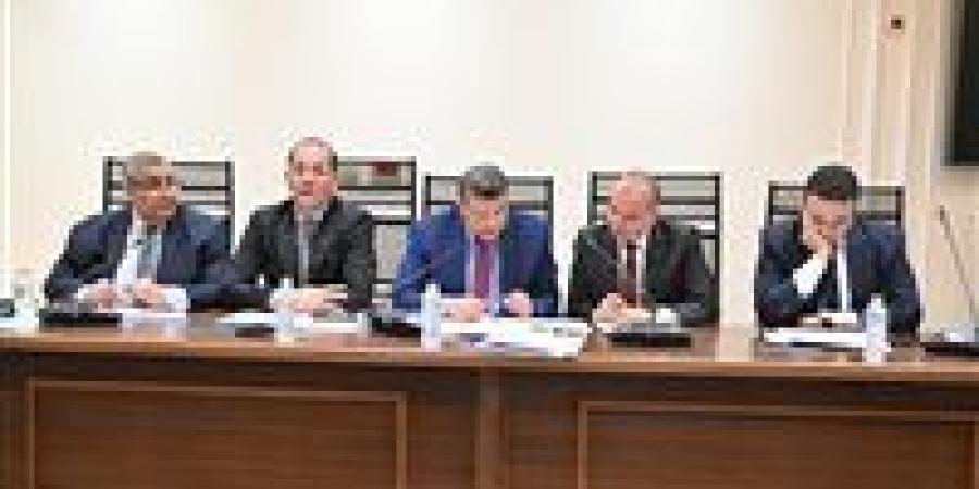 وزير المالية ورئيس خطة النواب يؤكدان عدم صحة فرض رسوم إضافية على مغادرة الدولة - تواصل نيوز