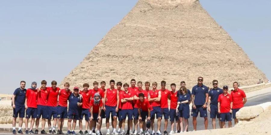 منتخب شباب روسيا يزور أهرامات الجيزة خلال معسكره في القاهرة استعدادًا لمواجهتي مصر - تواصل نيوز