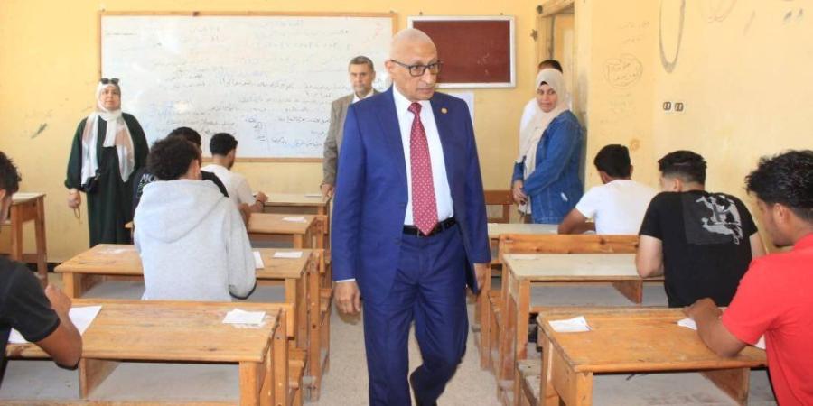"مجاور" يتفقد لجان امتحانات الثانوية الصناعية بمدرسة الشهيد محمد سمير شراب  بالعريش - تواصل نيوز