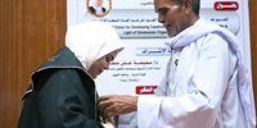 "كلمات ابنتي جبرت خاطري".. والد الدكتورة شيماء يروي رحلة كفاح من الفيوم إلى أكتوبر من أجل تعليم بناته - تواصل نيوز