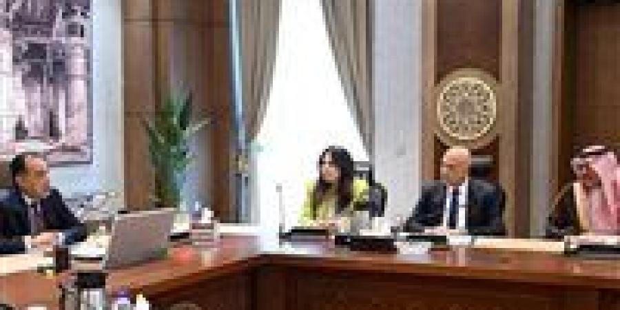رئيس الوزراء يلتقي مسئولي شركة "أكوا باور" لمناقشة أطر التعاون في تنفيذ مشروعات تحلية مياه البحر - تواصل نيوز